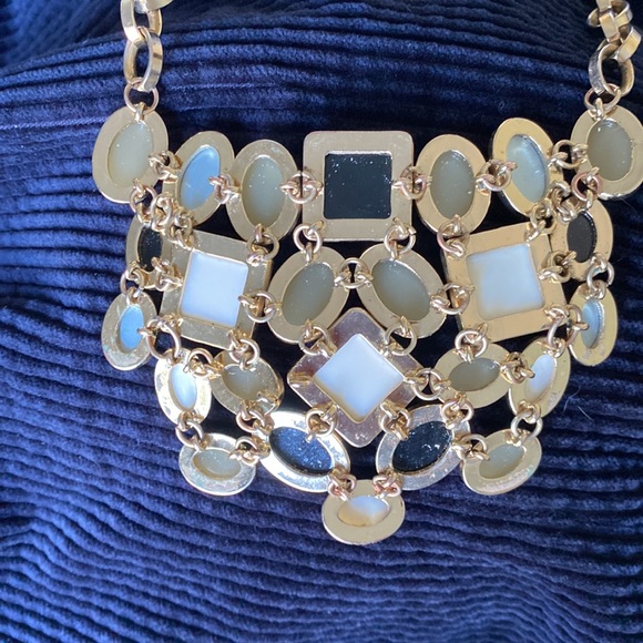 Cream and black statement necklace - Picture 3 of 4